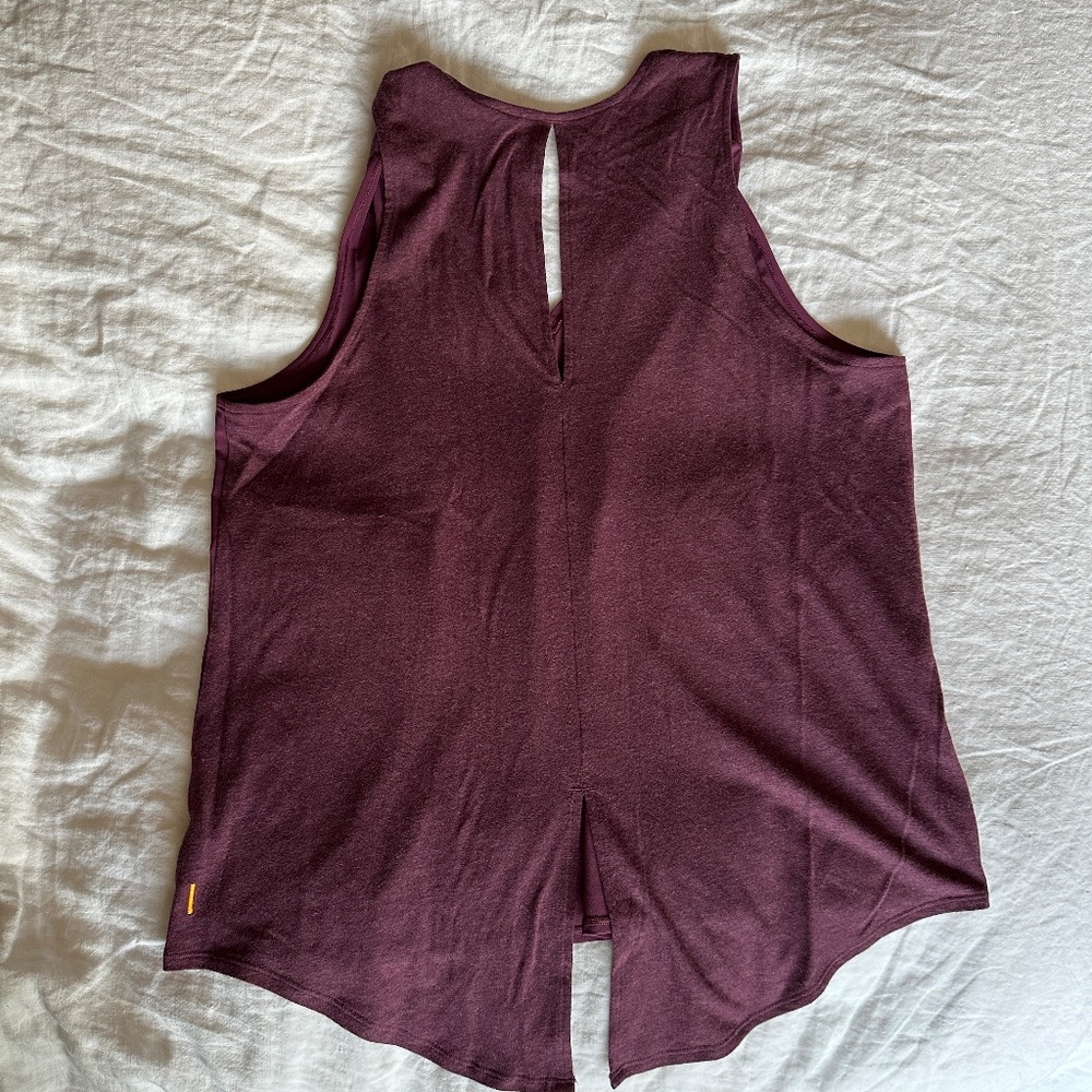 GUC Lucy - RARE! - Key hole split back tank top Size L - Picture 2 of 2
